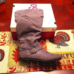 REDUCED!!  Brand New In Box... Womens SO Boots... Calf length... Grey.. Size 8.5
